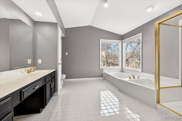 2350 Gateroyal Drive, St Louis, MO 63131