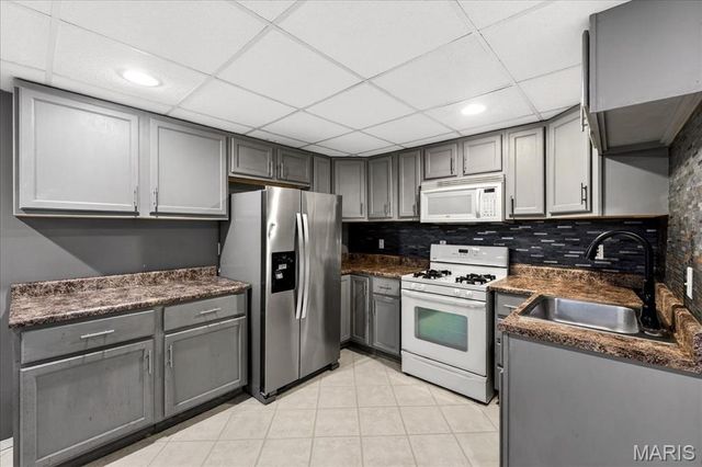 2350 Gateroyal Drive, St Louis, MO 63131