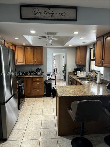 522 SE 34 TERRACE, Cape Coral, FL 33904