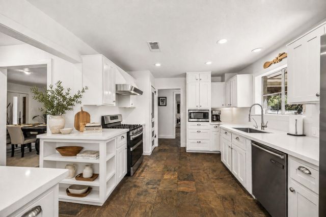 2020 Pecan Lake Drive, Richmond, TX 77406