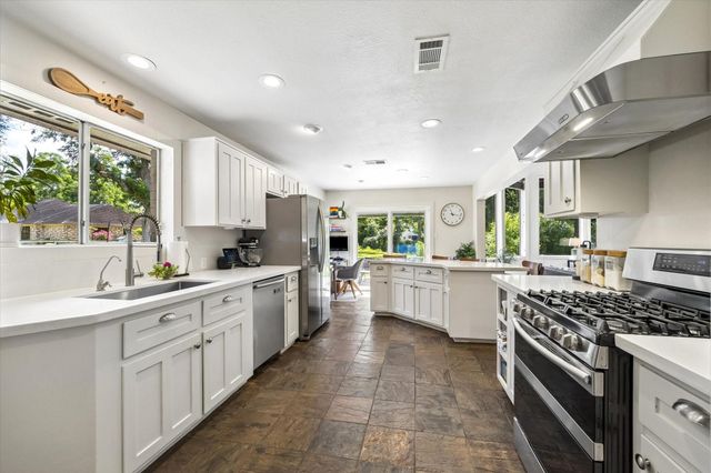 2020 Pecan Lake Drive, Richmond, TX 77406