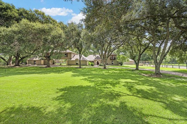2020 Pecan Lake Drive, Richmond, TX 77406