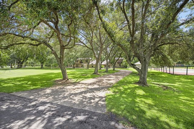 2020 Pecan Lake Drive, Richmond, TX 77406