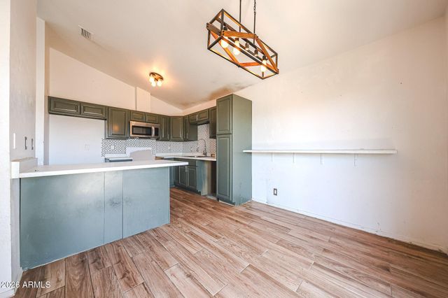 4021 E AMBERWOOD Drive, Phoenix, AZ 85048