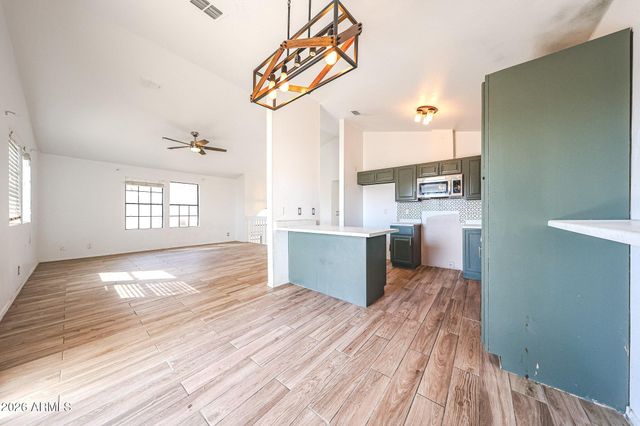 4021 E AMBERWOOD Drive, Phoenix, AZ 85048