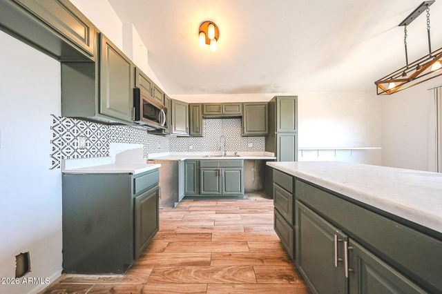 4021 E AMBERWOOD Drive, Phoenix, AZ 85048