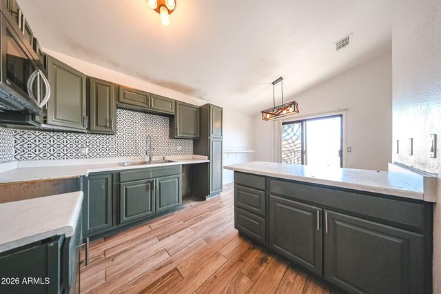 4021 E AMBERWOOD Drive, Phoenix, AZ 85048