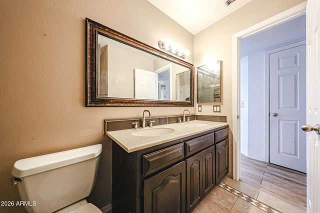 4021 E AMBERWOOD Drive, Phoenix, AZ 85048