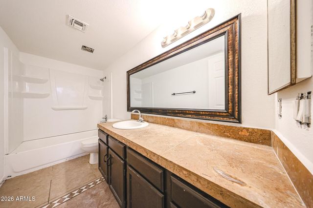 4021 E AMBERWOOD Drive, Phoenix, AZ 85048