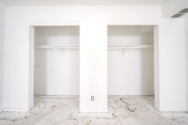 4021 E AMBERWOOD Drive, Phoenix, AZ 85048