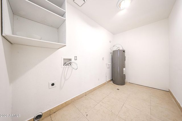 4021 E AMBERWOOD Drive, Phoenix, AZ 85048