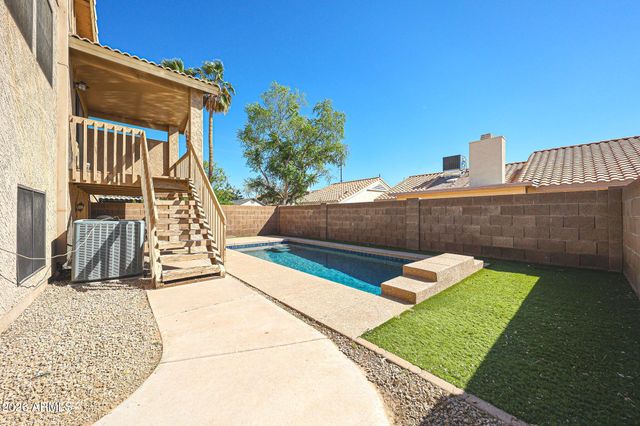 4021 E AMBERWOOD Drive, Phoenix, AZ 85048