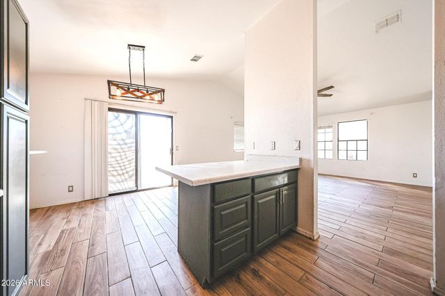 4021 E AMBERWOOD Drive, Phoenix, AZ 85048