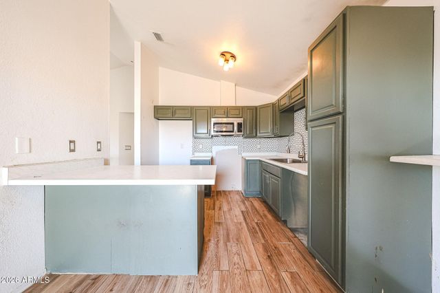 4021 E AMBERWOOD Drive, Phoenix, AZ 85048