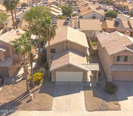 4021 E AMBERWOOD Drive, Phoenix, AZ 85048