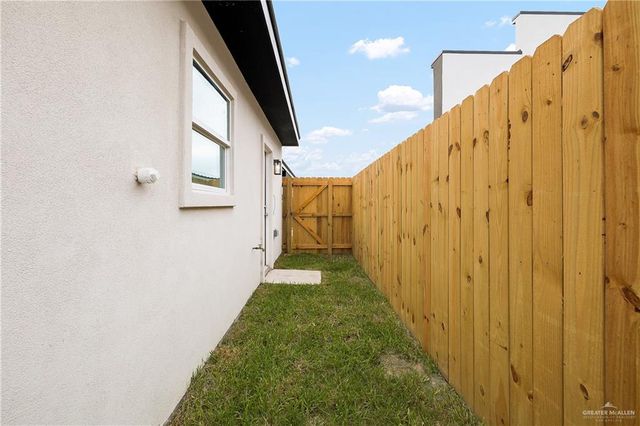 2413 S Hillside Avenue 1, Edinburg, TX 78542