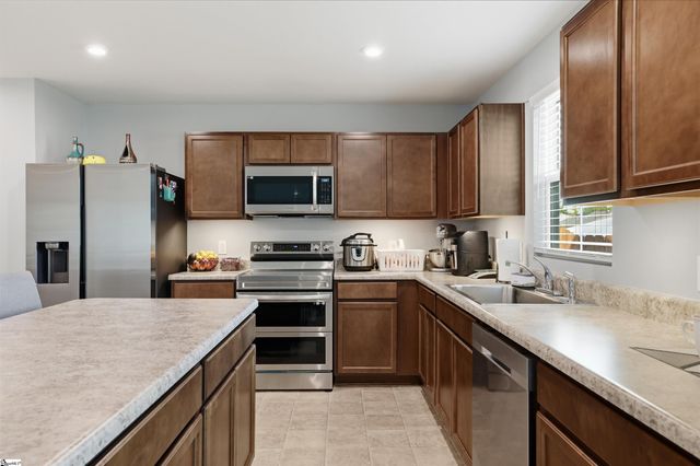 841 Speakeasy Lane, Inman, SC 29349