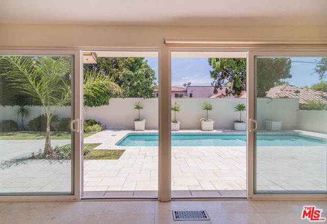 480 N Robinwood Drive, Los Angeles, CA 90049