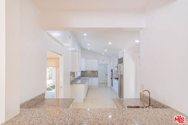 480 N Robinwood Drive, Los Angeles, CA 90049