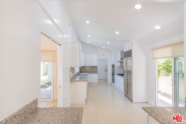 480 N Robinwood Drive, Los Angeles, CA 90049