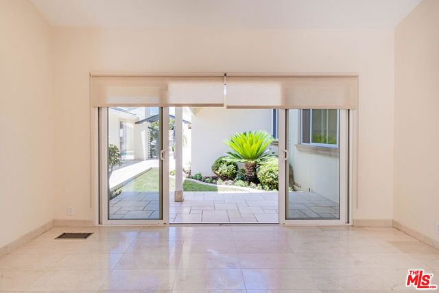 480 N Robinwood Drive, Los Angeles, CA 90049