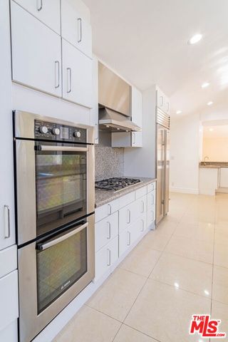 480 N Robinwood Drive, Los Angeles, CA 90049