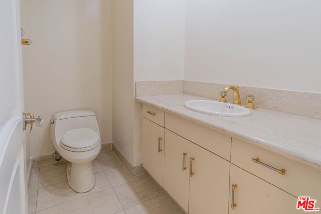 480 N Robinwood Drive, Los Angeles, CA 90049