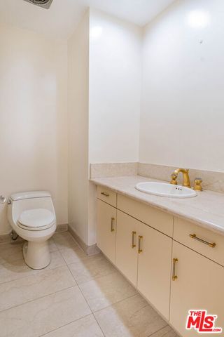 480 N Robinwood Drive, Los Angeles, CA 90049