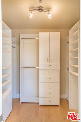 480 N Robinwood Drive, Los Angeles, CA 90049