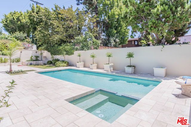 480 N Robinwood Drive, Los Angeles, CA 90049