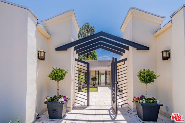 480 N Robinwood Drive, Los Angeles, CA 90049