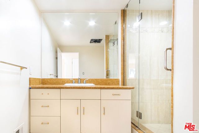 480 N Robinwood Drive, Los Angeles, CA 90049