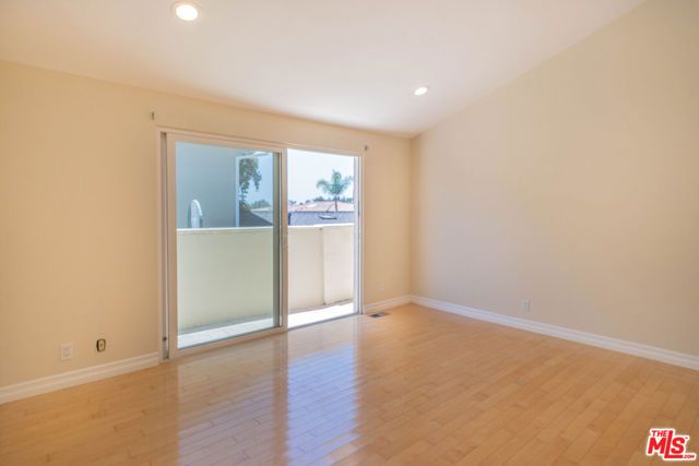 480 N Robinwood Drive, Los Angeles, CA 90049