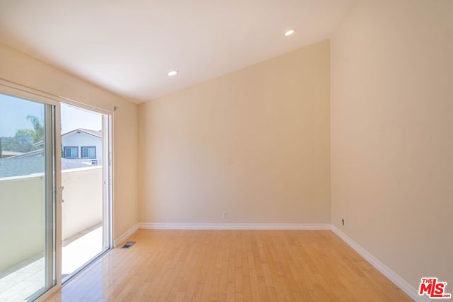 480 N Robinwood Drive, Los Angeles, CA 90049