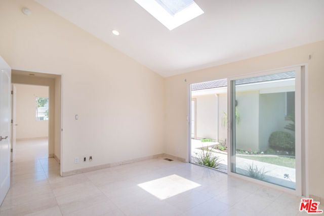 480 N Robinwood Drive, Los Angeles, CA 90049