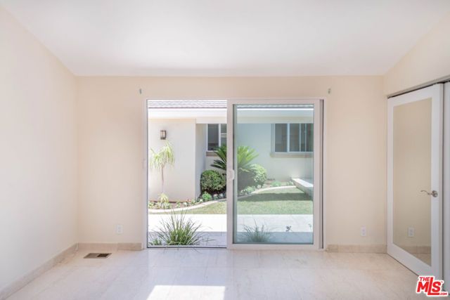 480 N Robinwood Drive, Los Angeles, CA 90049