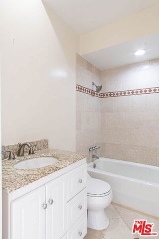 480 N Robinwood Drive, Los Angeles, CA 90049