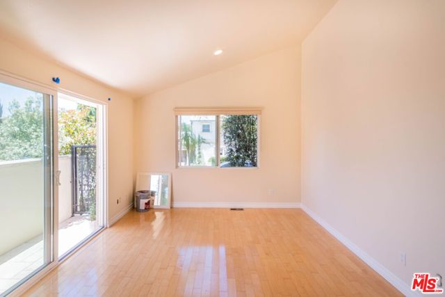 480 N Robinwood Drive, Los Angeles, CA 90049
