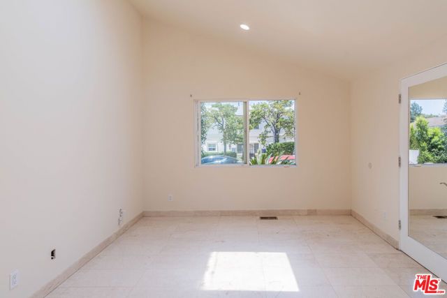 480 N Robinwood Drive, Los Angeles, CA 90049