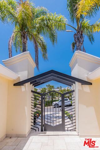 480 N Robinwood Drive, Los Angeles, CA 90049