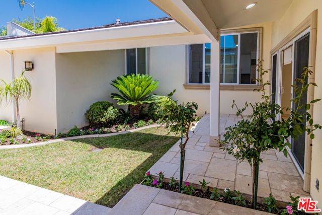 480 N Robinwood Drive, Los Angeles, CA 90049