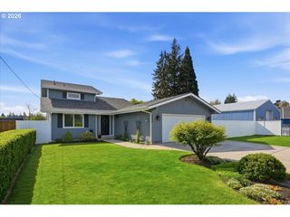 4094 5TH St, Hubbard, OR 97032