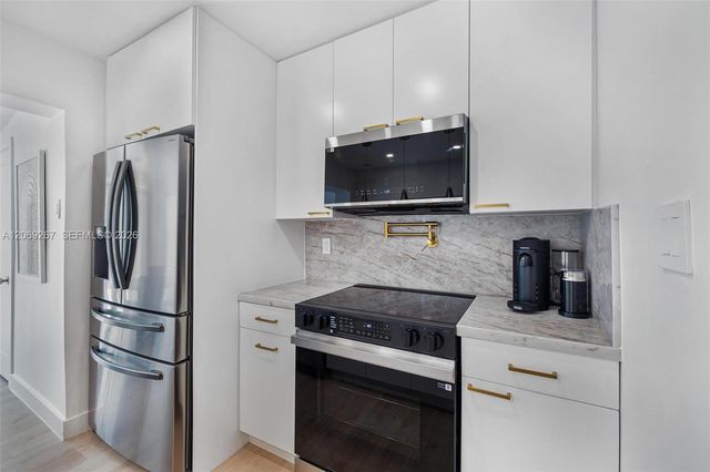 12325 NE 11th Place, North Miami, FL 33161