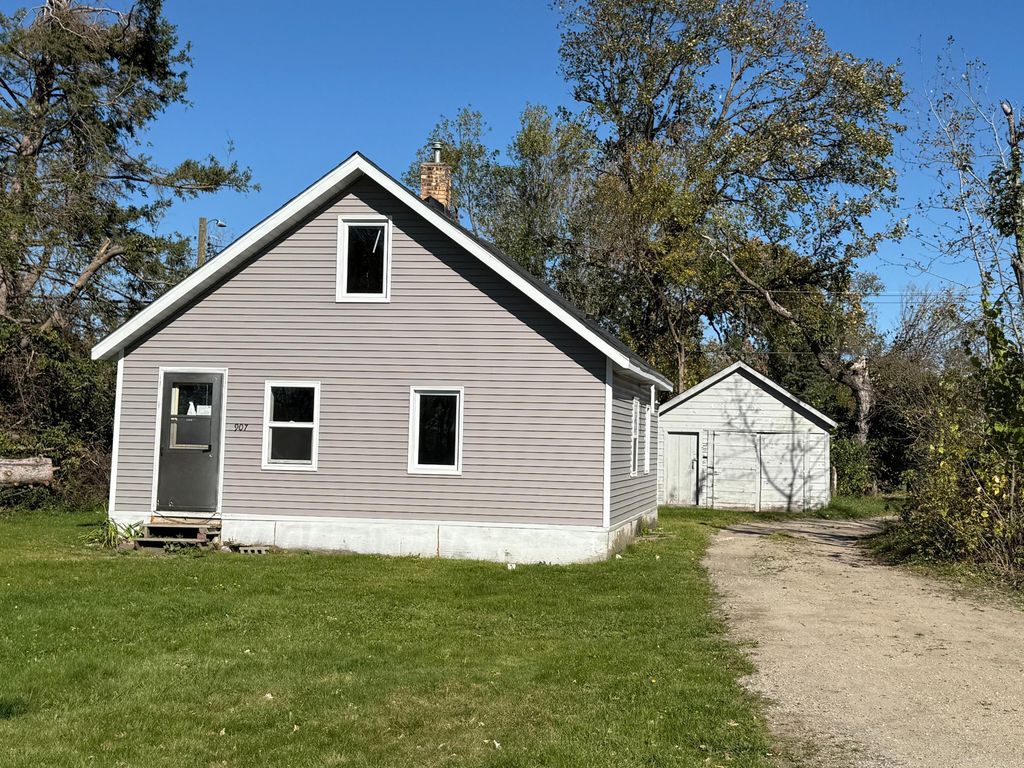 907 10th Street NW, Bemidji, MN 56601