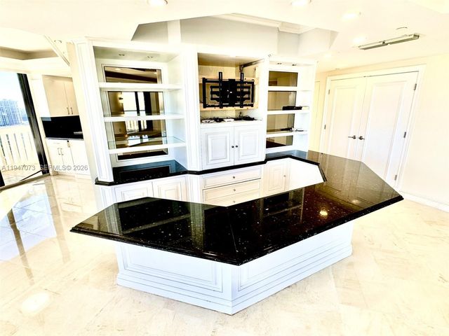 2000 Island Blvd 1801, Aventura, FL 33160