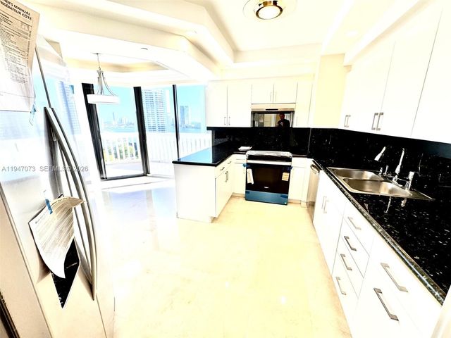 2000 Island Blvd 1801, Aventura, FL 33160