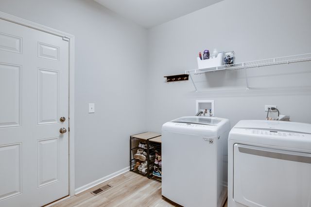 3545 AYRES Drive, Aurora, IL 60506