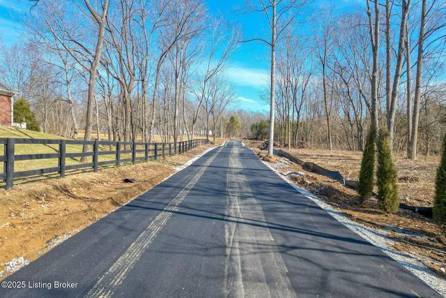 3 Bainsley Ln, Pewee Valley, KY 40056