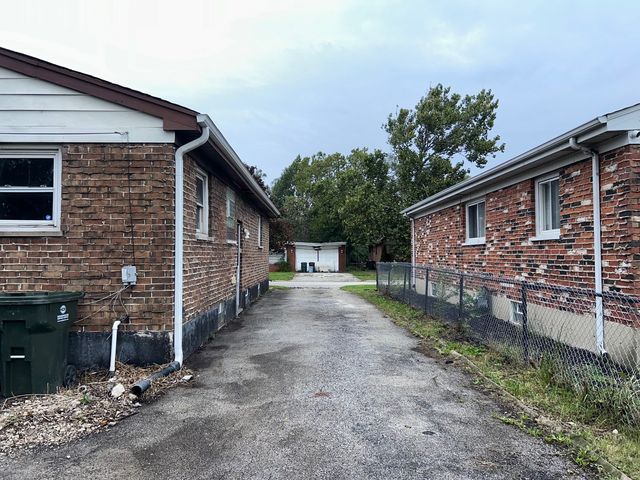 16919 Glen Oaks Drive, Country Club Hills, IL 60478