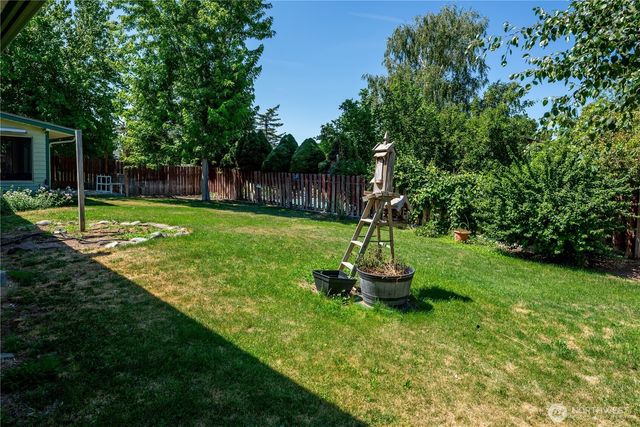 62 SE Viewmont Drive, Moses Lake, WA 98837
